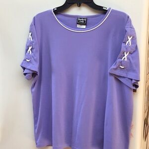 pullover with white trim